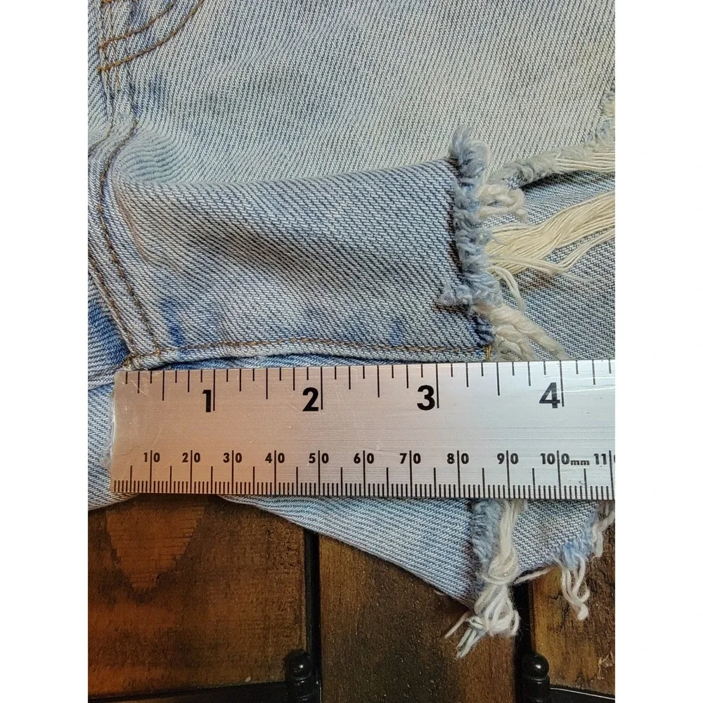 Abercrombie & Fitch Boyfriend Shorts Womens 28/6 Light Wash Excellent Distressed